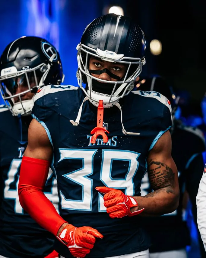 Matthew Jackson in a Tennessee Titans uniform
